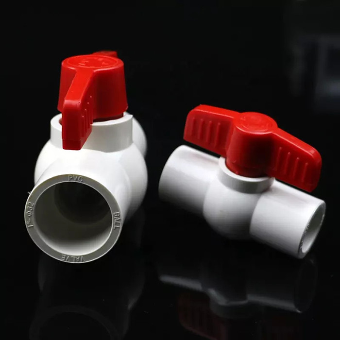 20mm-63mmの管付属品弁ポリ塩化ビニールの球弁2.5MPaの働き圧力